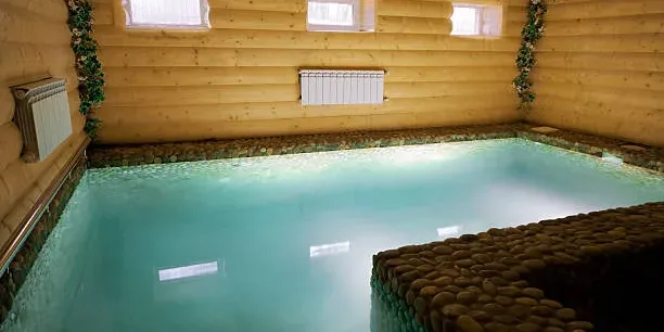 how does a pool heater work​